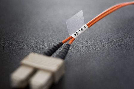 Dymo XTL 150 sztuk laminowanych opasek na kable i przewody 21mm x 39mm biała/czarny nadruk 1868705